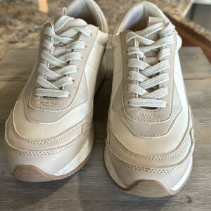Universal Thread by Target cream / brown GUC size 7.5